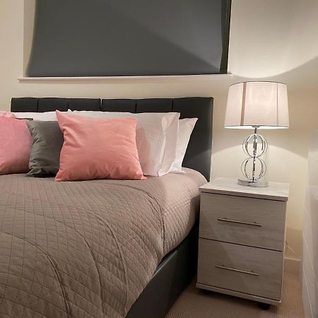 واتفورد Amazing 2 Bed 2 Bath Private Apartment المظهر الخارجي الصورة