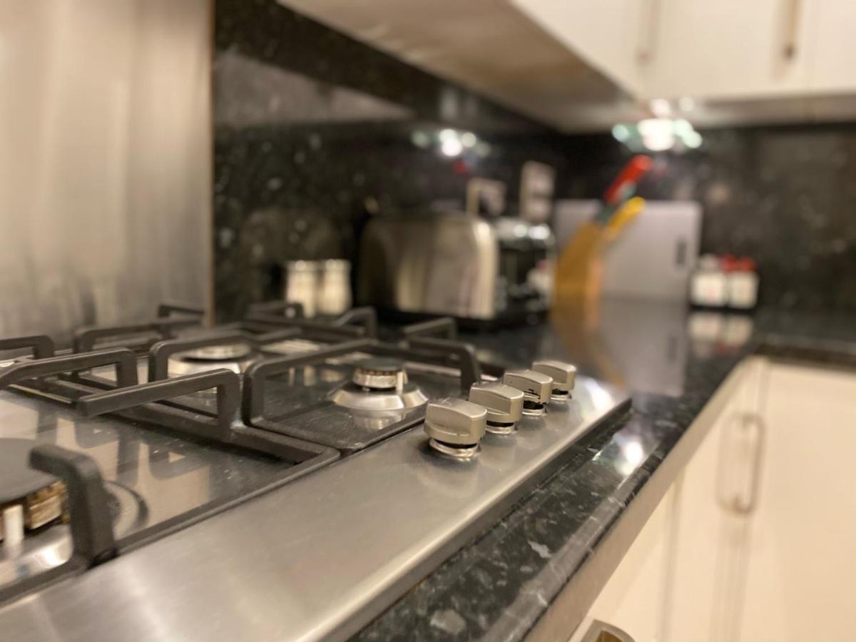 واتفورد Amazing 2 Bed 2 Bath Private Apartment المظهر الخارجي الصورة