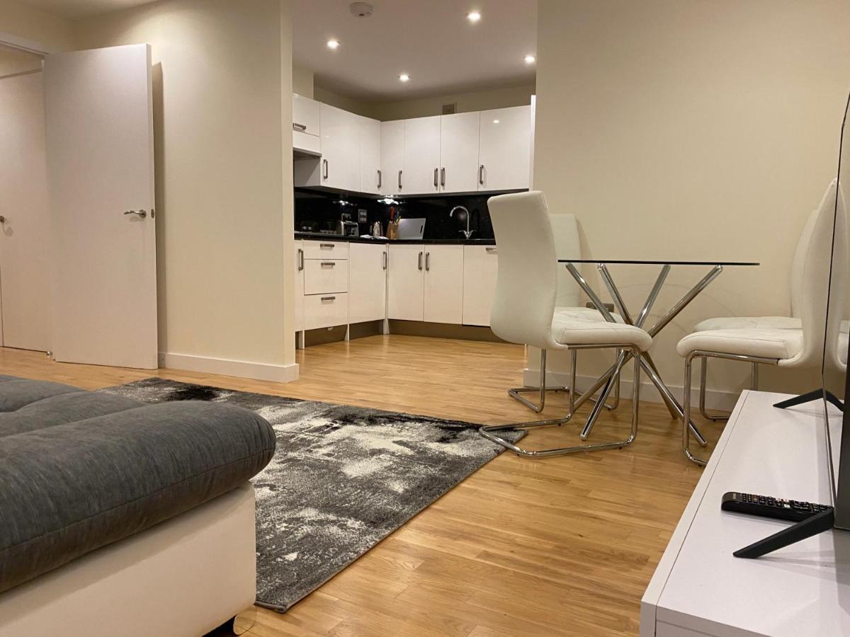 واتفورد Amazing 2 Bed 2 Bath Private Apartment المظهر الخارجي الصورة
